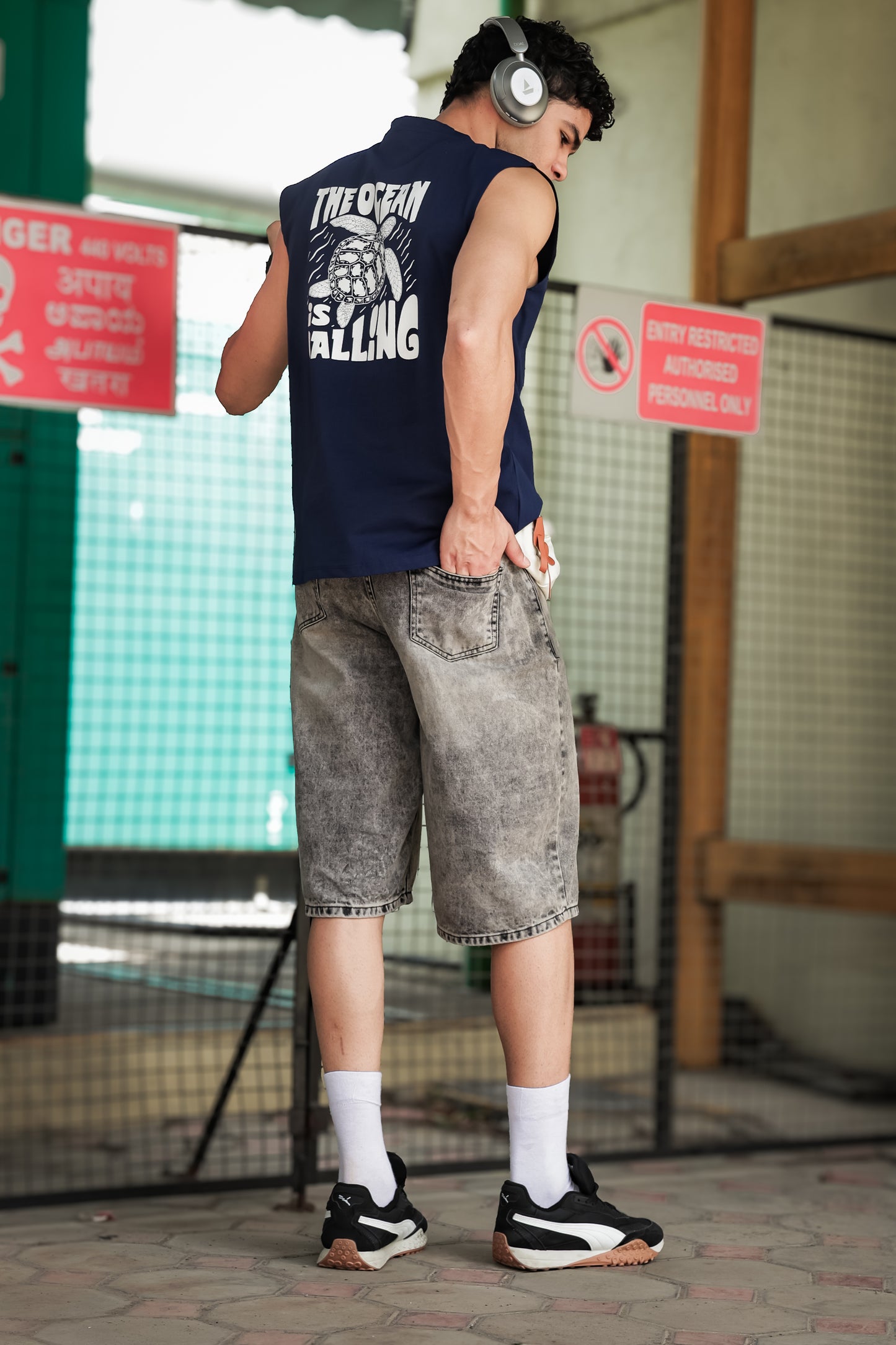 Men's Navy Blue Sleeveless Turtle Graphic T-Shirt