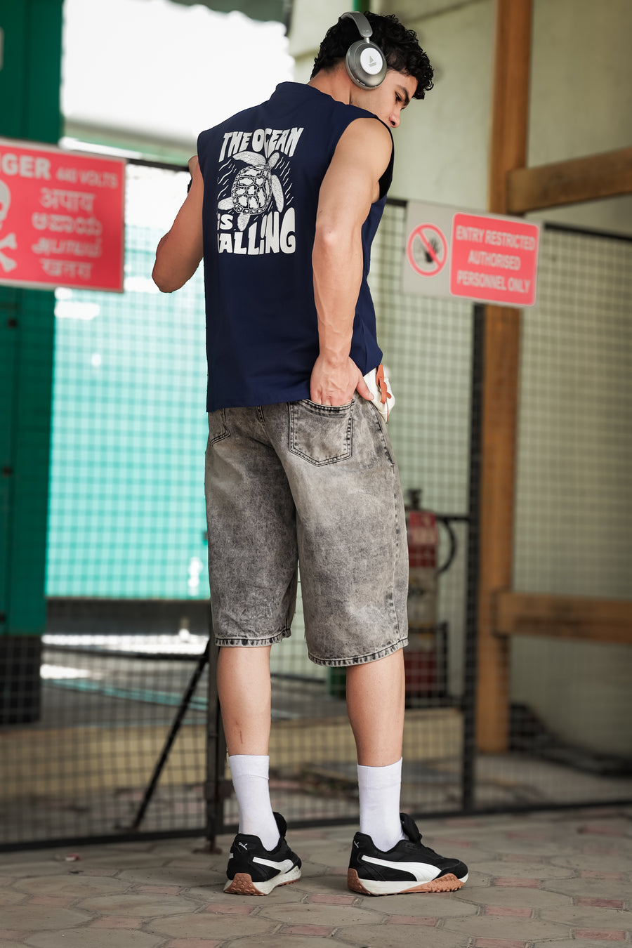 Men's Navy Blue Sleeveless Turtle Graphic T-Shirt