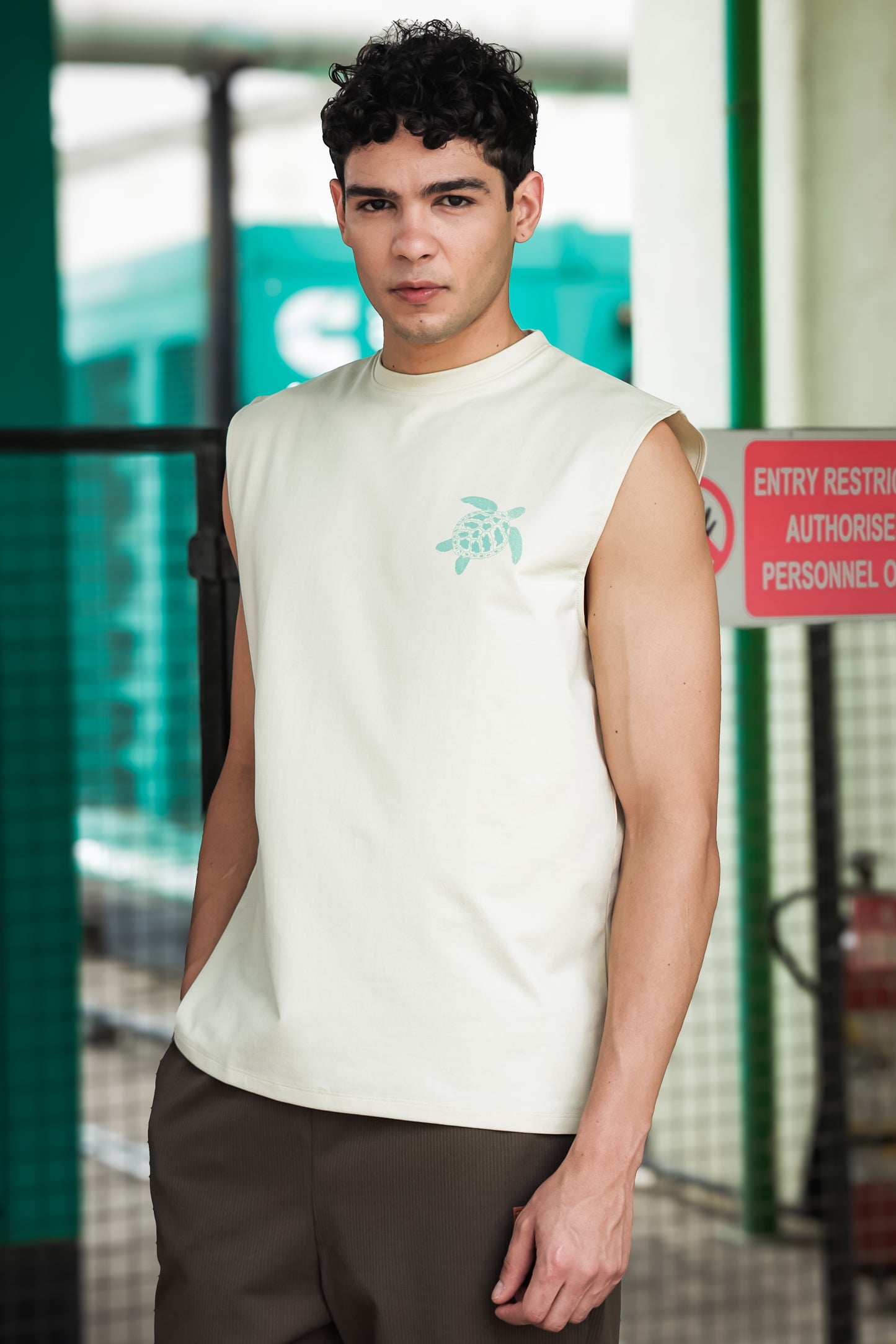 Men's Off White Sleeveless Turtle Graphic T-Shirt