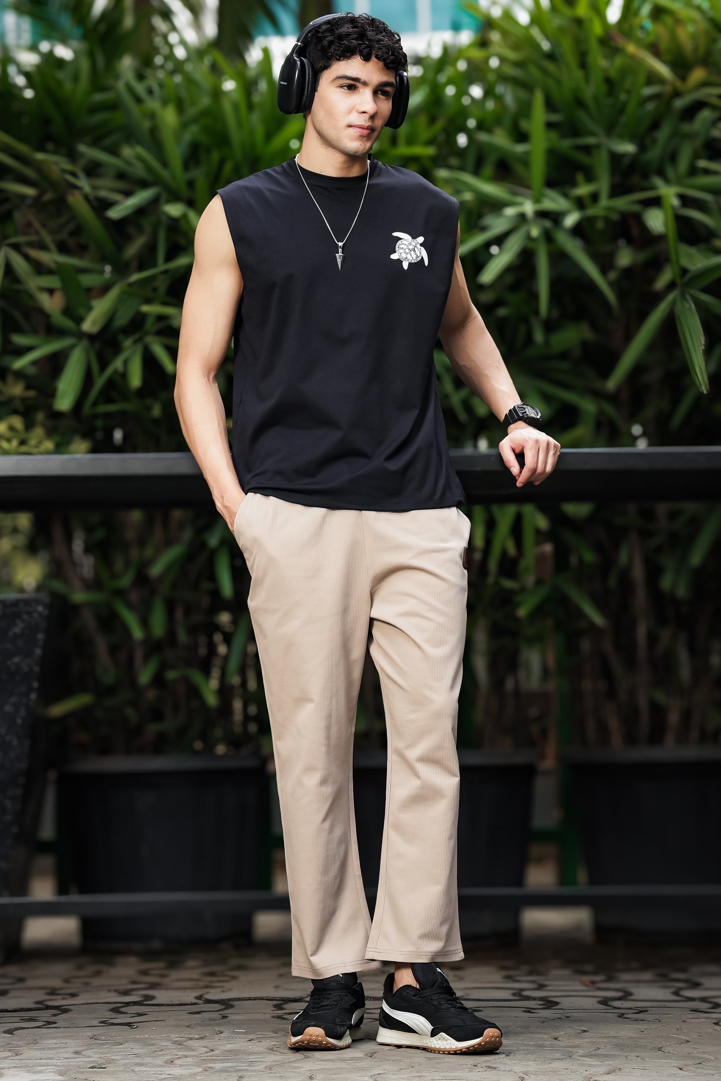 Men's Black Sleeveless Turtle Graphic T-Shirt