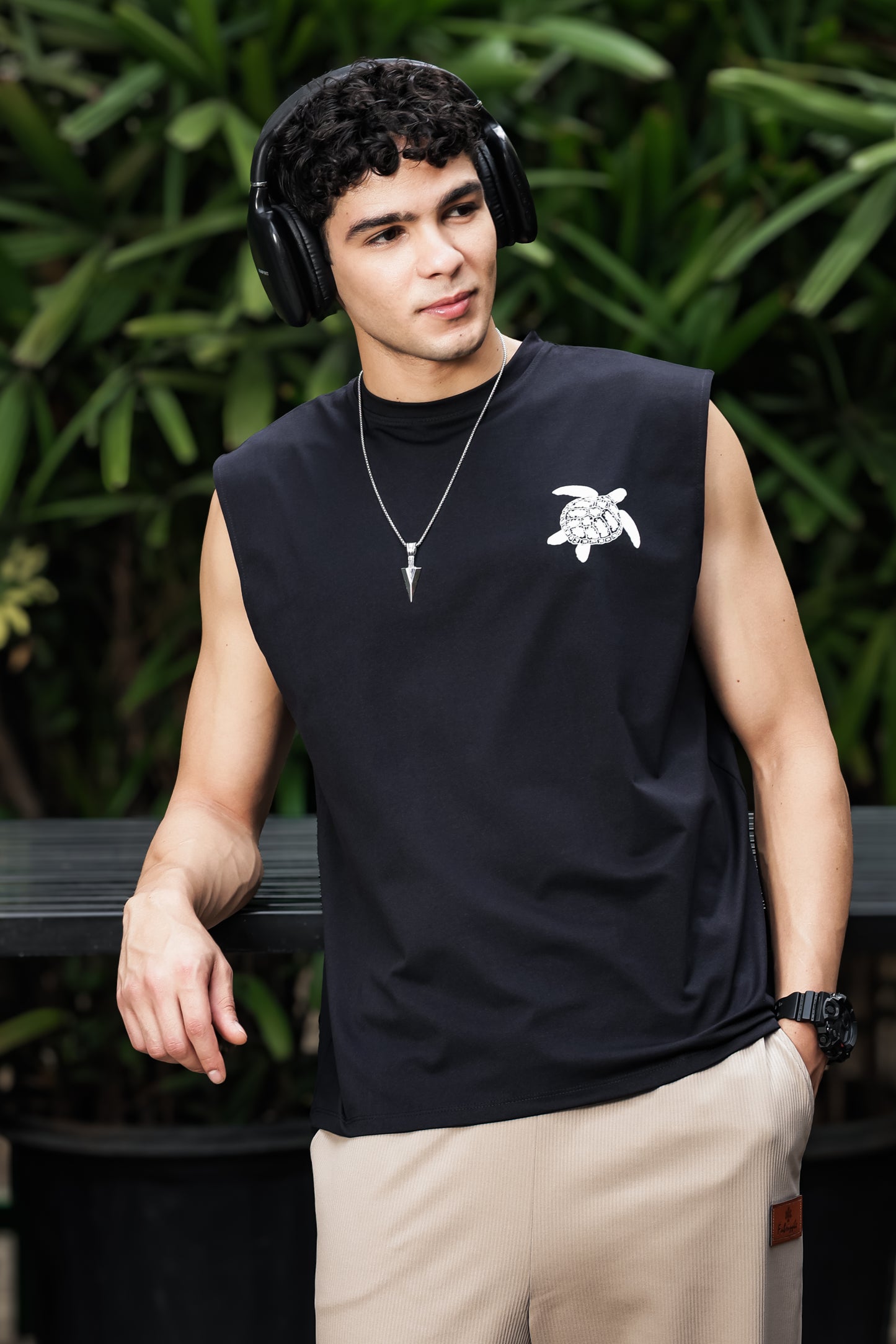 Men's Black Sleeveless Turtle Graphic T-Shirt