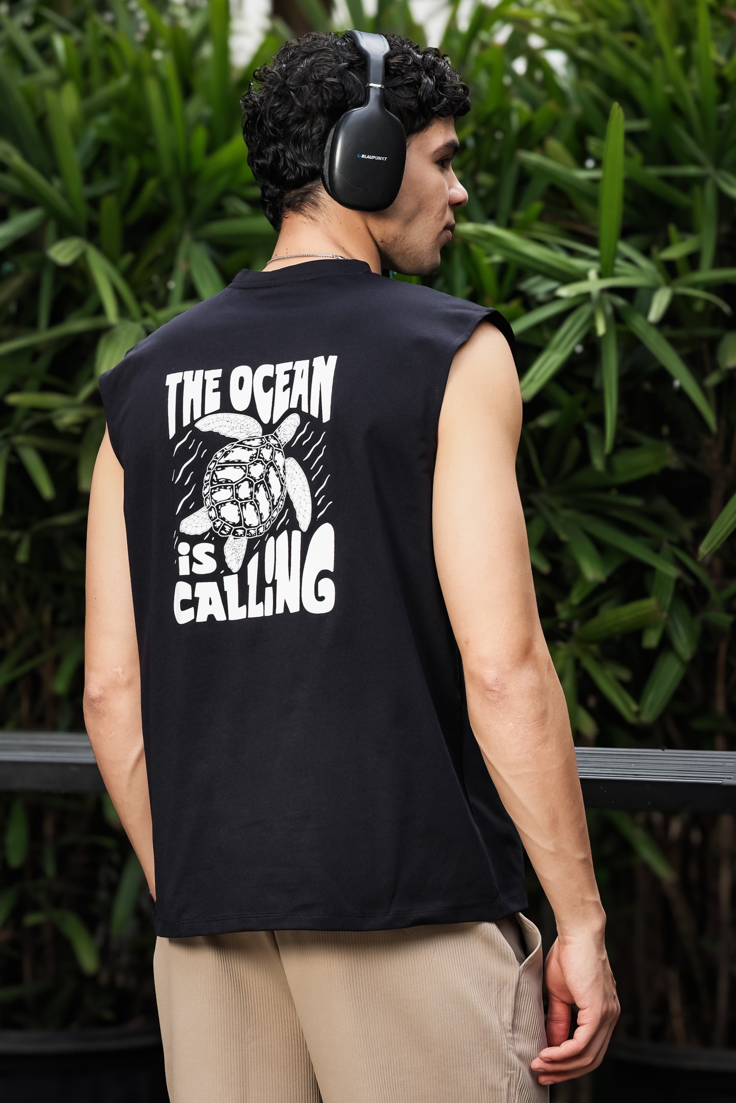 Men's Black Sleeveless Turtle Graphic T-Shirt