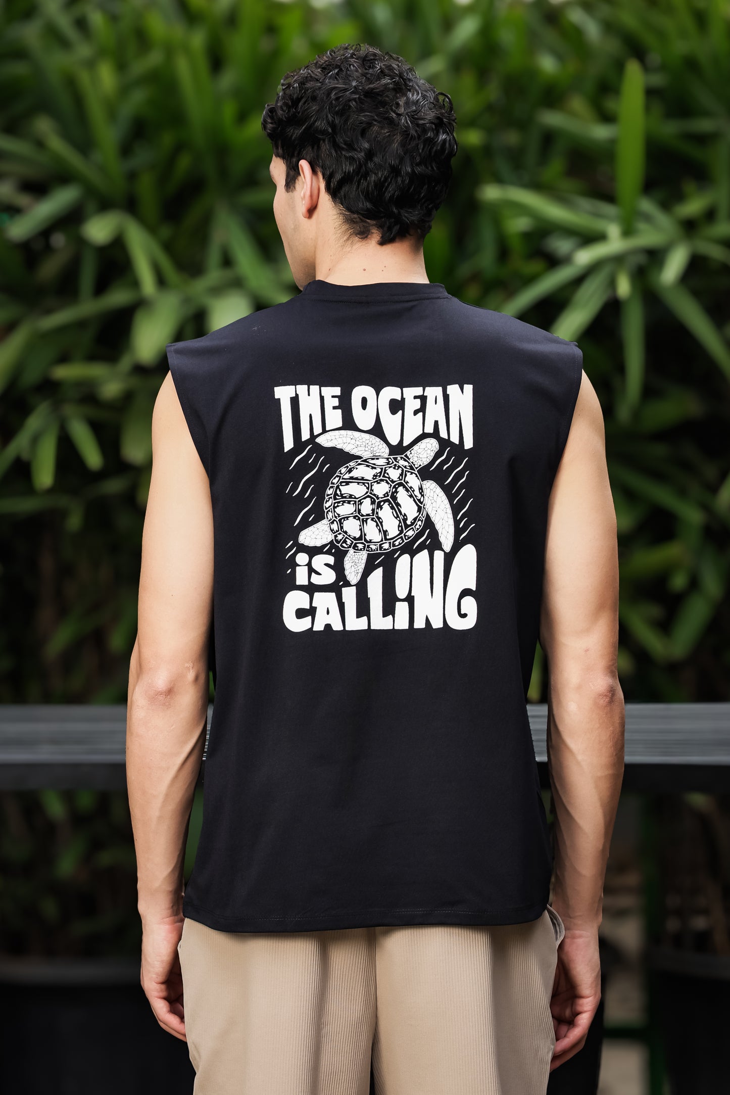 Men's Black Sleeveless Turtle Graphic T-Shirt