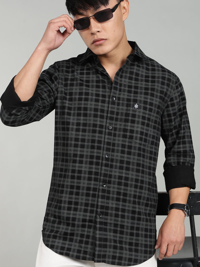 Men Regular Fit Checkered Spread Collar Casual Shirt